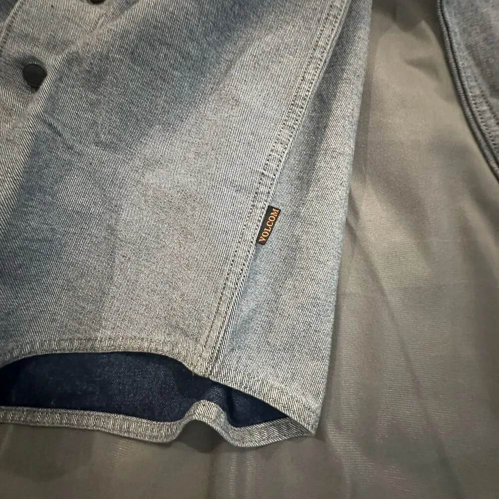 Volcom Levelstone Jacket Mens Medium Long Sleeve Button Collar Denim Shacket